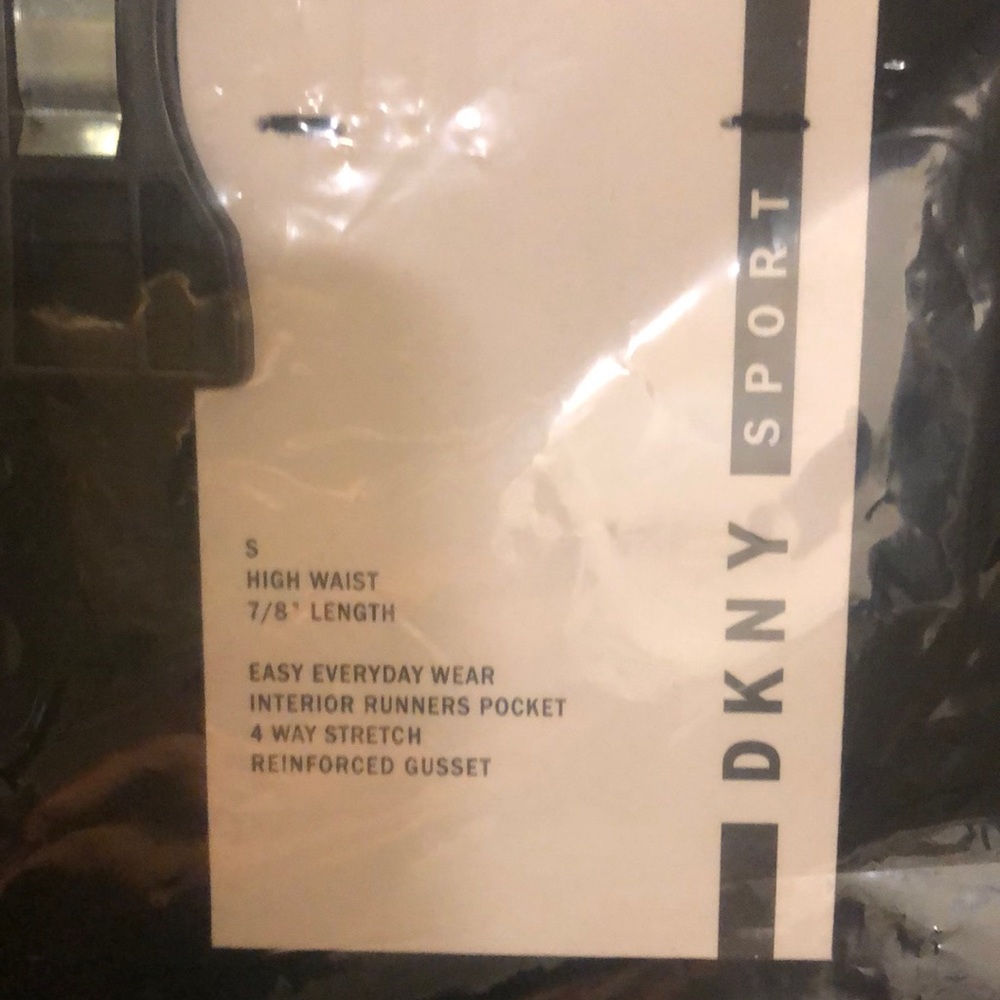 DKNY sport leggings with cellphone pocket